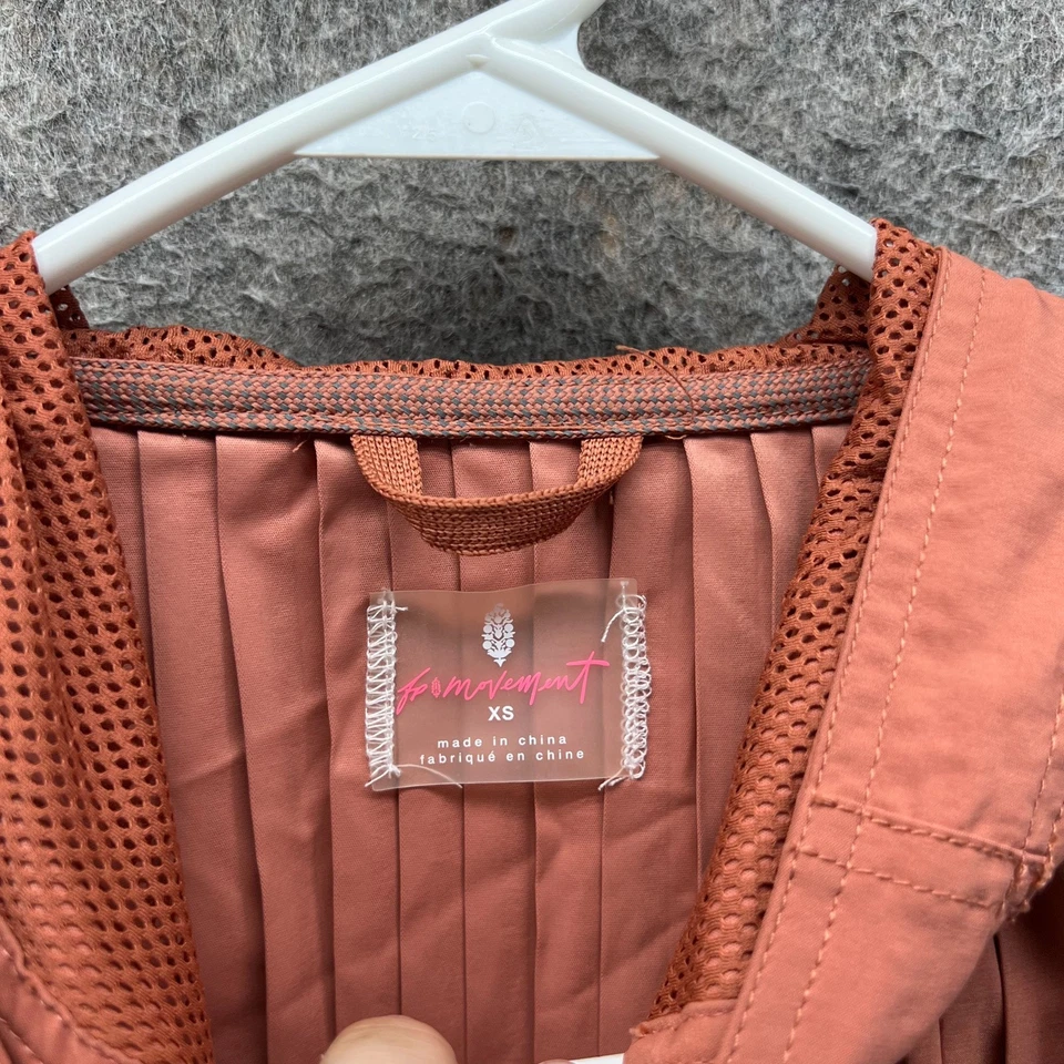 Free People Movement Vest Women XS Terracotta Pleated Utility Pocket Zip Hooded - Image 3 of 4