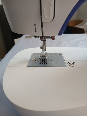 SINGER  M3400 Mechanical Sewing Machine with Foot Pedal/Power Cord