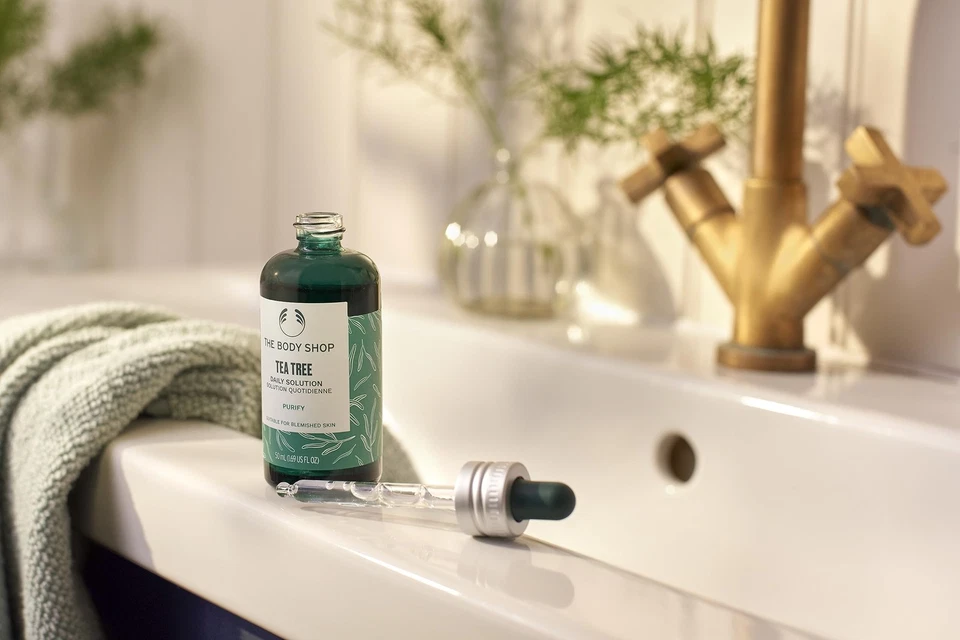 Suero de árbol de té para piel manchada 1,69 fl oz fórmula vegana antiadherente Foto 2 de 3