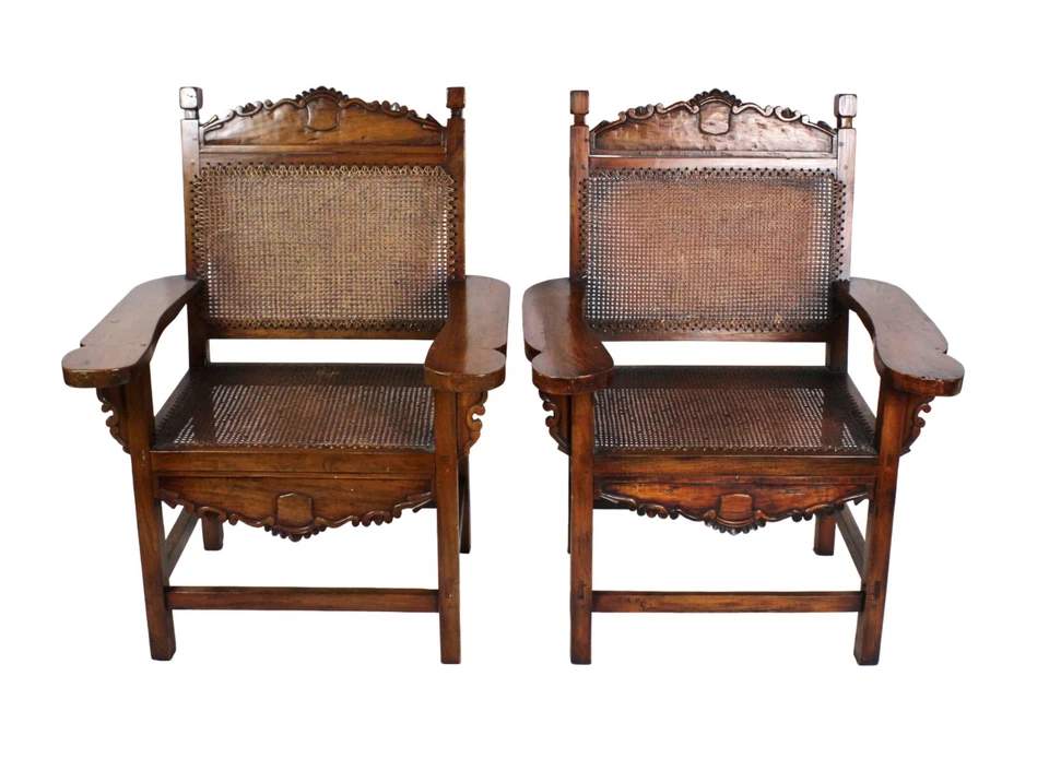 Par de sillones anglo indios antiguos hechos a mano tallados en bastón Foto 2 de 4