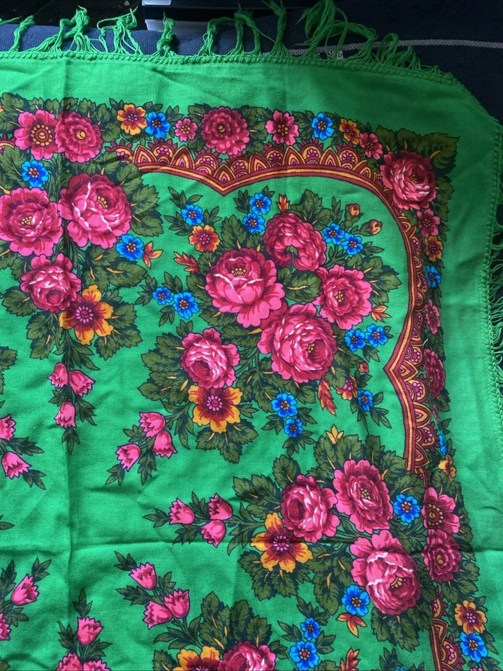New VTG Pavlovo Posad Green Shawl Pink Red Blue Flowers 36” X 36” Made In USSR - Image 3 of 4