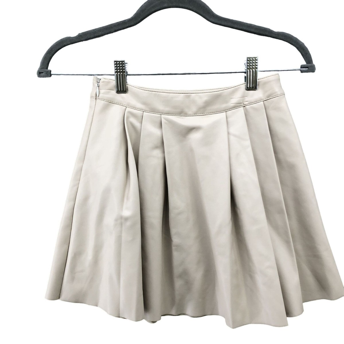 2名さま　B4サイズ　3/18まで Zara Girls Size 8 Faux Leather Mini Skirt Pleated Cream