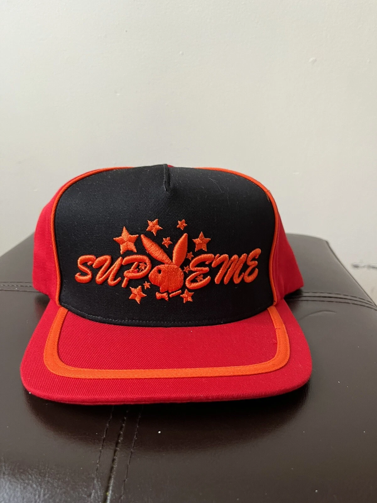 Chapeau camionneur Supreme SS21 Playboy 5 panneaux flambant neuf noir rouge casquette logo
