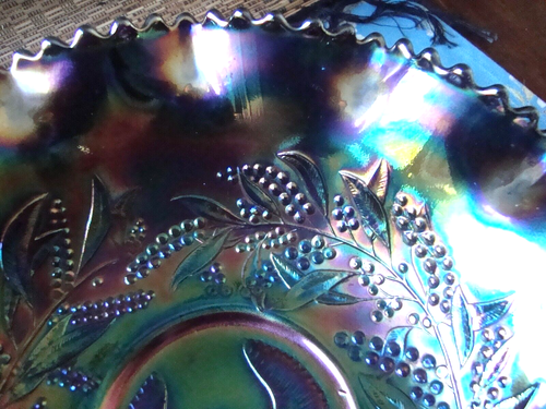 Black Amethyst Carnival Glass Master Bowl with PIPING SHRIKE 23cm - Picture 7 of 19