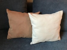 2  Dekokissen Kissen in Beige u. Latte Macchiatofarben, je ca. 37 x 37 cm