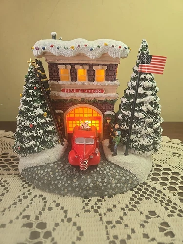 Thomas Kinkade Light Up Christmas Village Fire Station Firemen First Responders