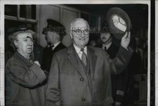 1956 Press Photo Pres. Harry Truman and wife Bess arrived at Liverpool Street