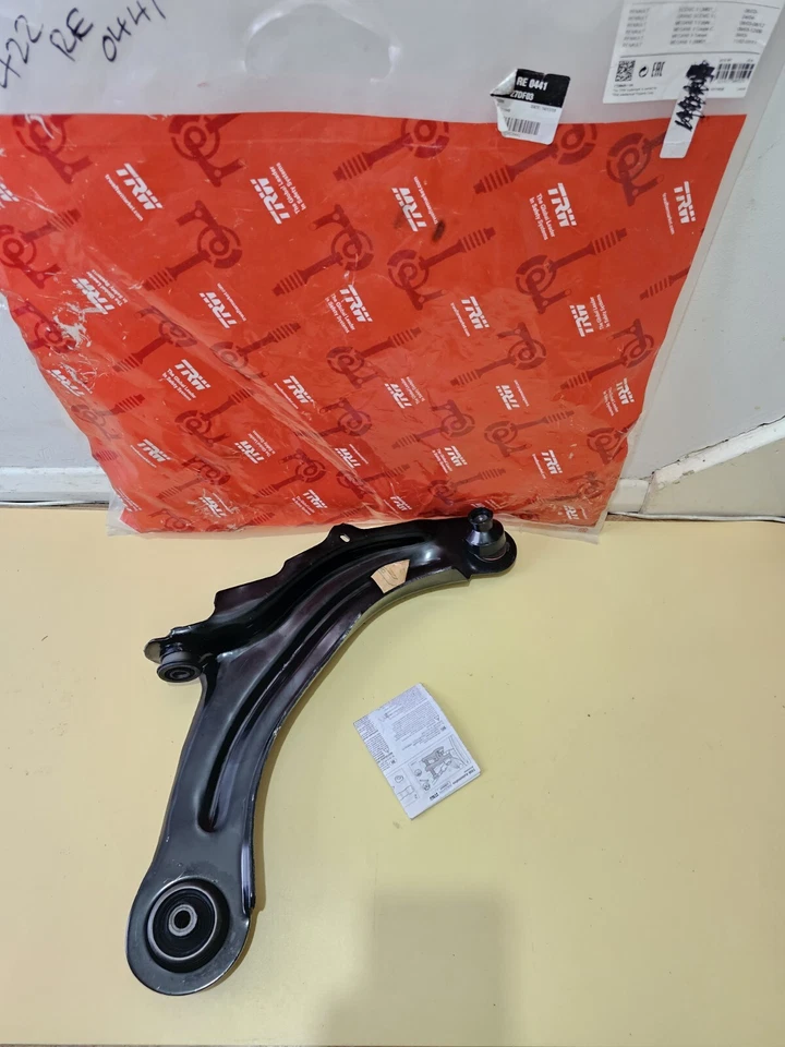 TRW Front Right Lower Wishbone Fits RENAULT MEGANE SCENIC CAPTUR 8200298455 - Image 2 of 4