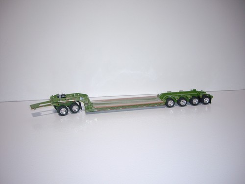 DCP FIRST GEAR 1/64 GREEN & WHITE KW W900L W/T 72" SLEEPER&LOWBOY JEEP&FLIP AXLE - Picture 4 of 14