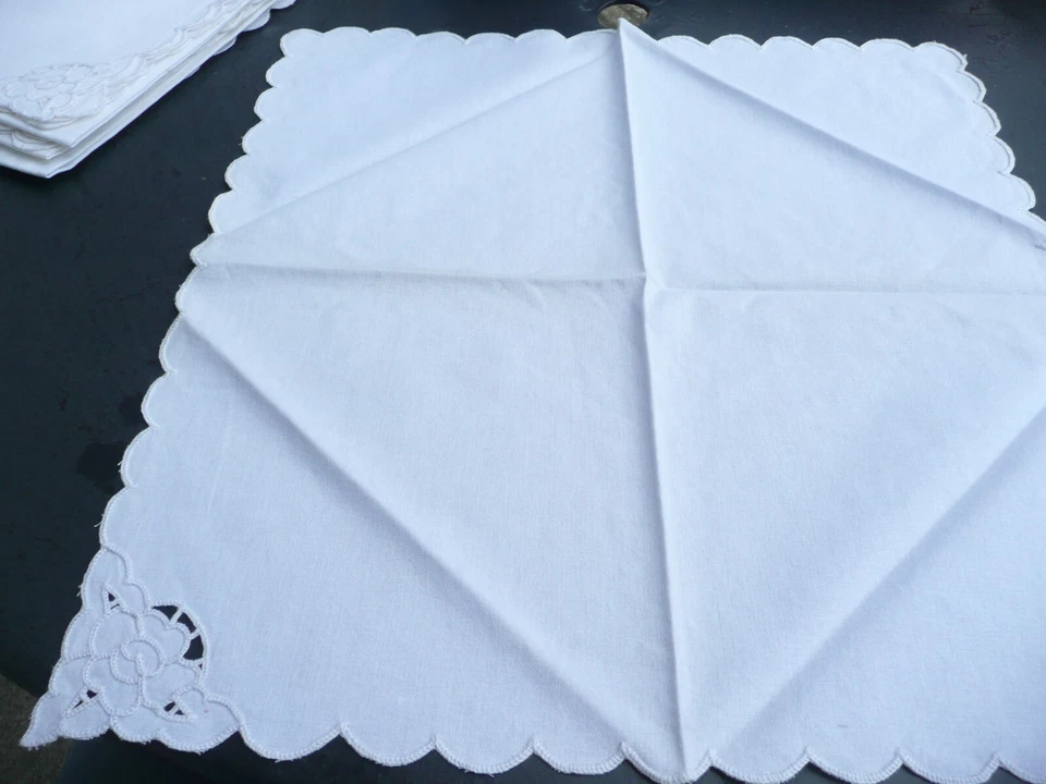 5 serviettes ancienne vintage en métis à décors de fleurs brodées - Photo 4/4