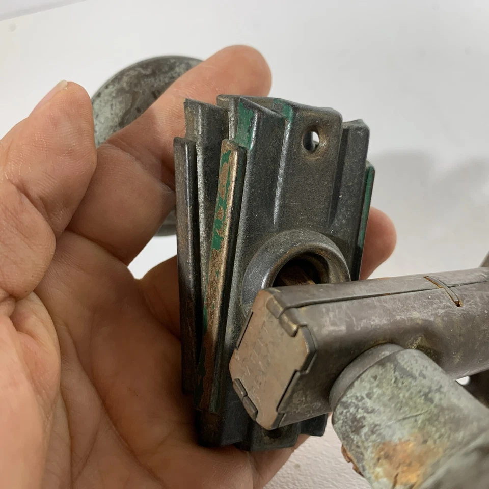 Juego de 6 pomos de puerta antiguos Art Deco placas traseras de latón y pestillos de cobre Foto 3 de 4