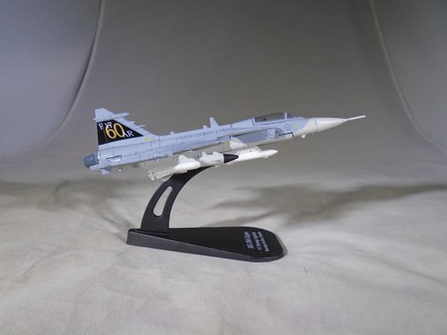 1/100 Italeri JAS-39A Gripen Die-cast Metal Aircraft Model - Picture 6 of 7