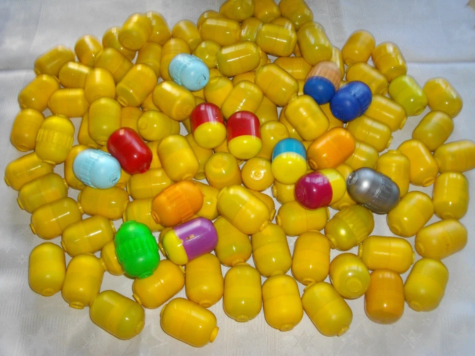 über  100  Ü-Eier -      Spielzeug  - keine Figuren - Bild 1 von 1