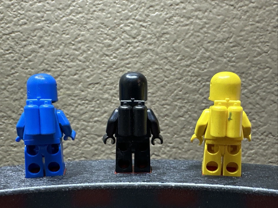Lego Spaceman Minifigure Lot of 3 Classic Spacemen Astronaut Figures L32 - Image 2 of 4