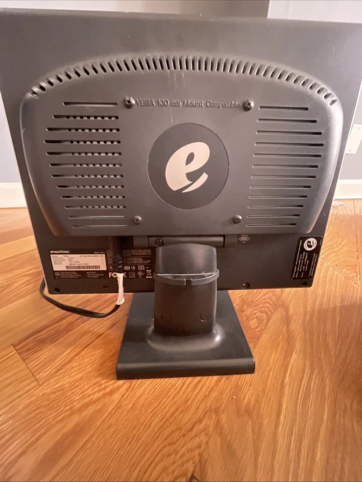eMachines Monitor 15” 500G E15T4 Gray Good Condition - Image 2 of 4