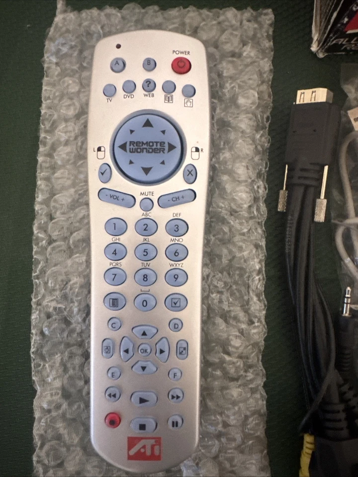 ATI Technologies ATI Radeon 8500 128 MB with cables and 2 remotes, No CD’s - Image 2 of 4