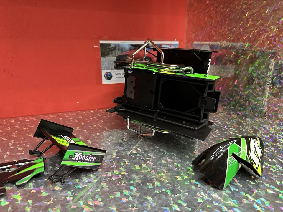 NEW Losi 22S Sprint Factory Wrapped Sprint Car Body w/ Cage & Decals: GREEN - Image 3 of 4