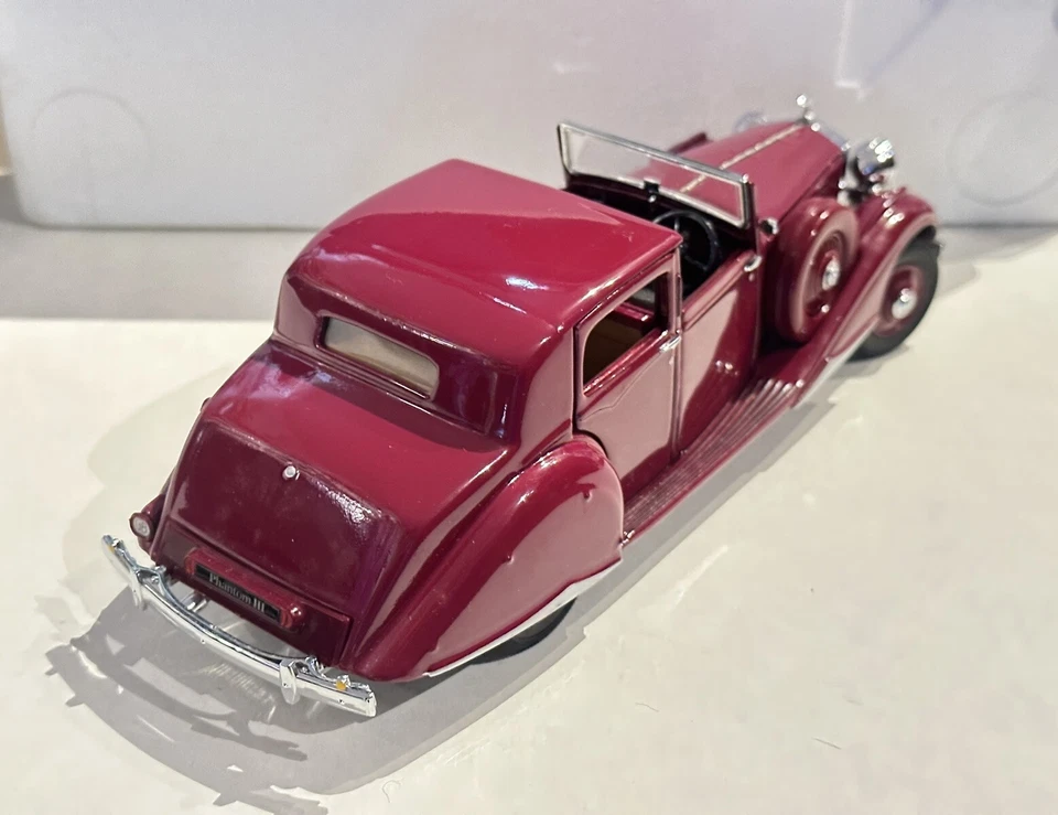 Danbury Mint 1:24 Scale 1938 Rolls Royce Phantom III Burgundy Diecast - Image 4 of 4