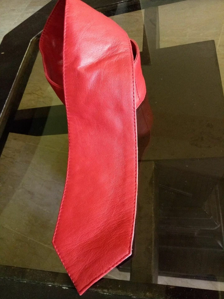 Corbata de cuero de oveja 100 % genuino muy popular para hombre disponible en diferentes colores Foto 3 de 4