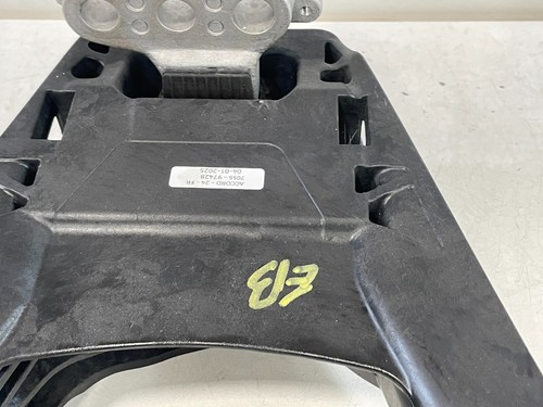 2023-2025 ACCORD HYBRID FRONT RIGHT SIDE ENGINE MOTOR MOUNT BRACKET # 97428 - Picture 10 of 11