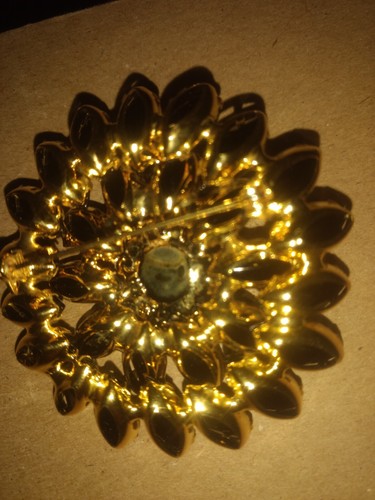 Vintage layers of Black layered flower brooch - Picture 2 of 2