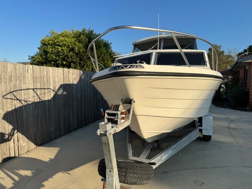 WHITLEY 20' LAST CHANCE TO BUY THIS BOAT INBOARD OUTBOARD 140 HP CABIN REGO - Picture 13 of 24