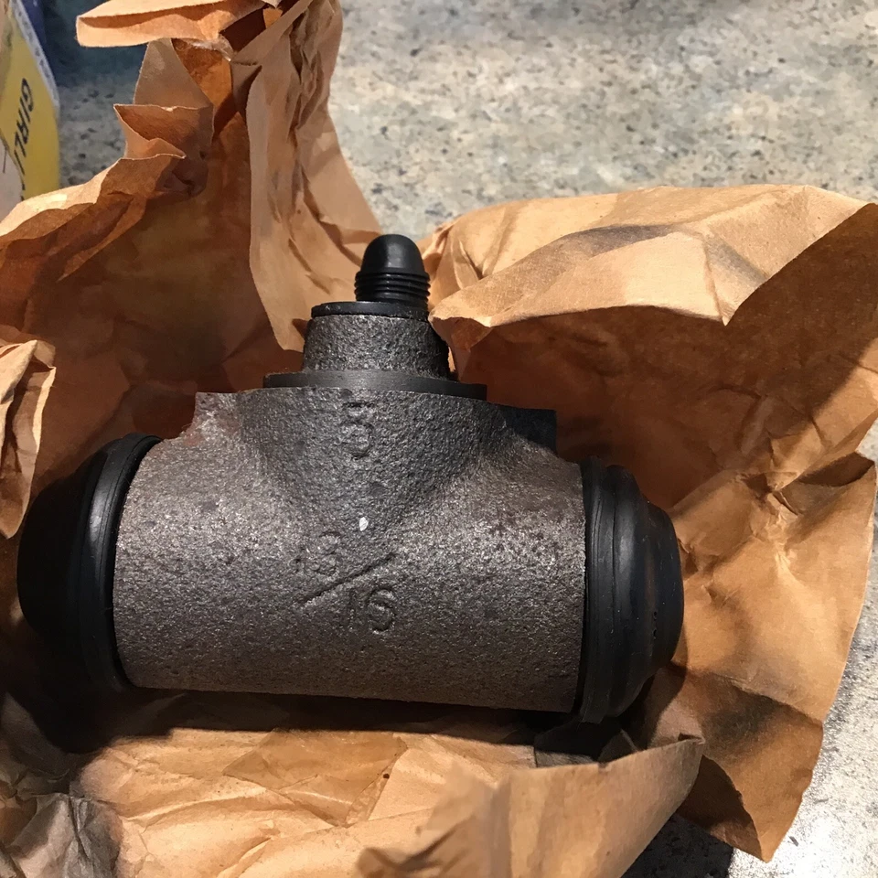 Cilindro de rueda trasera Girling Toyota Corona Mark II 1972-1973 64968311 NUEVO (2) Foto 2 de 4