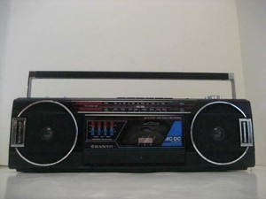 sanyo mini boombox