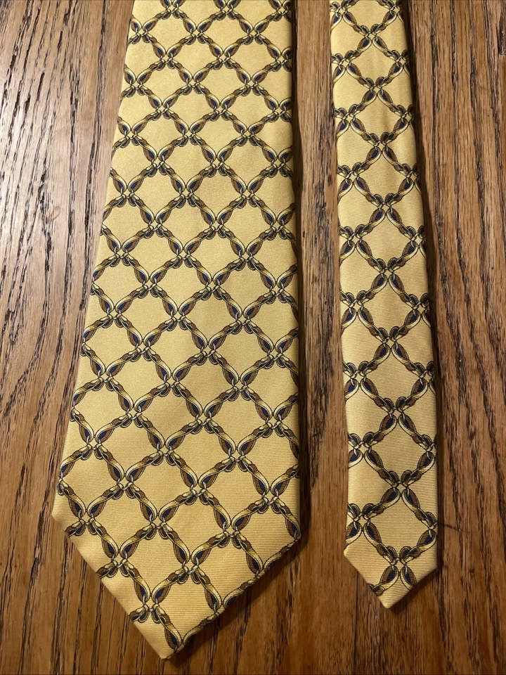 Corbata de seda vintage usada en excelente estado Burberry geométrica eslabones dorados hecha en Inglaterra Reino Unido Foto 4 de 4