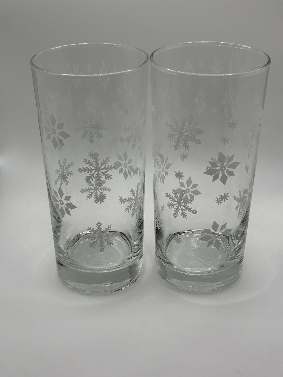 Set of 2 Libbey’s White Snowflake 6 1/4” Glass Tumblers Christmas Winter Vintage