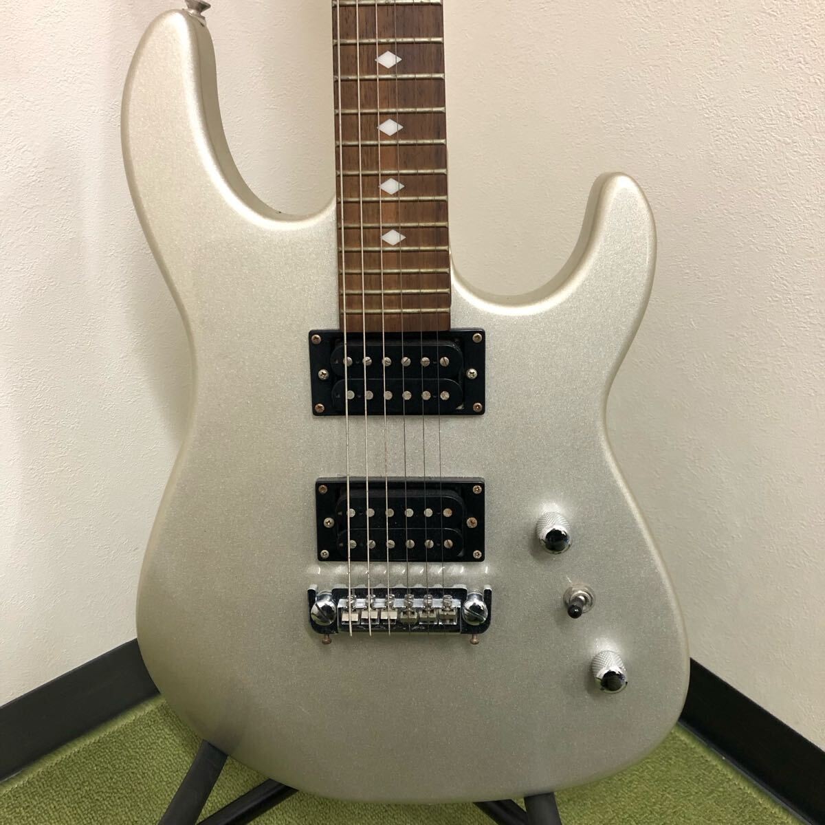 Electric Guitar B.C.Rich Champagne Golden Color S/N 0114008