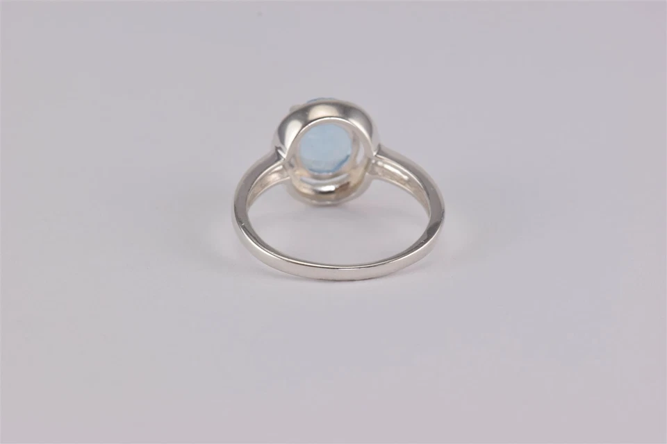 Anillo de plata esterlina ovalado con topacio azul bisel de guijarros banda con halo DBJ 925 talla: 9 Foto 4 de 4