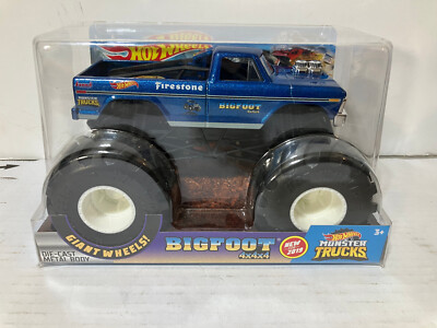 Hot Wheels Monster Trucks Oversized Bigfoot Vehicle in 1:24 Scale