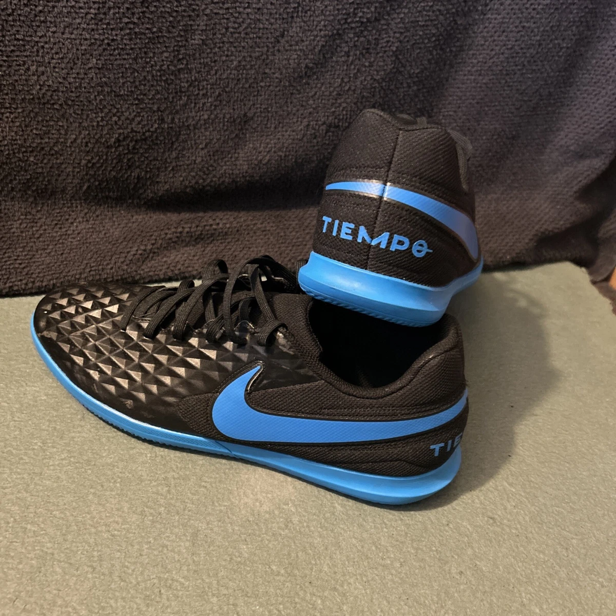 Preços baixos em Nike Tiempo LegendX 8 Club IC Black Blue Hero | eBay