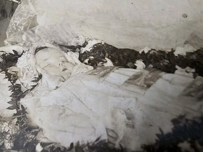 Antique Post-Mortem Baby Child Casket Funeral Cabinet Card Photo Funeralia