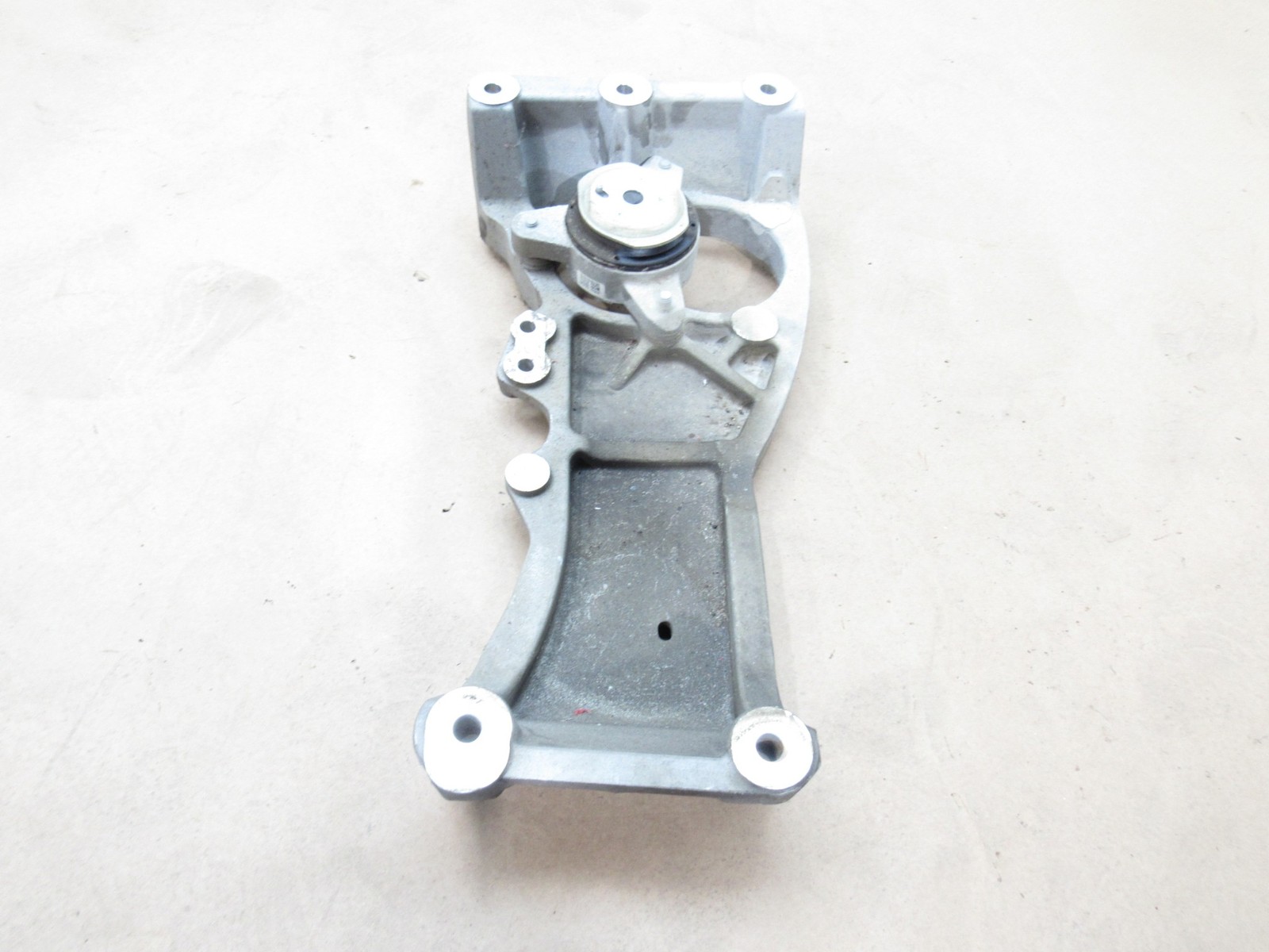 Maserati Levante 2016-2024 Transmission mount