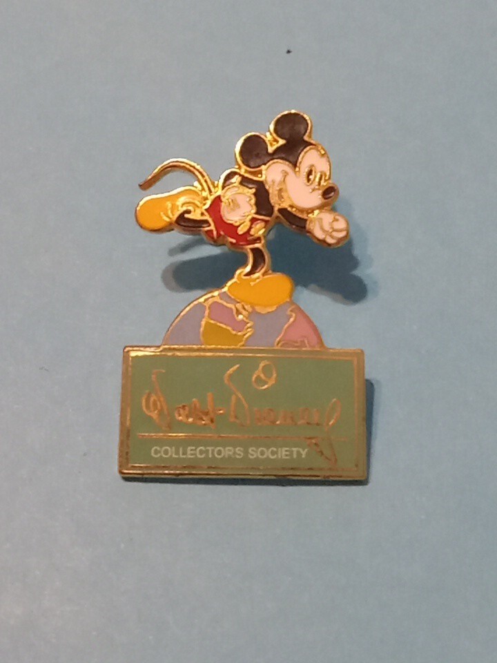 WDCC Disney Collectors Society 2000 Mickey on World Pin