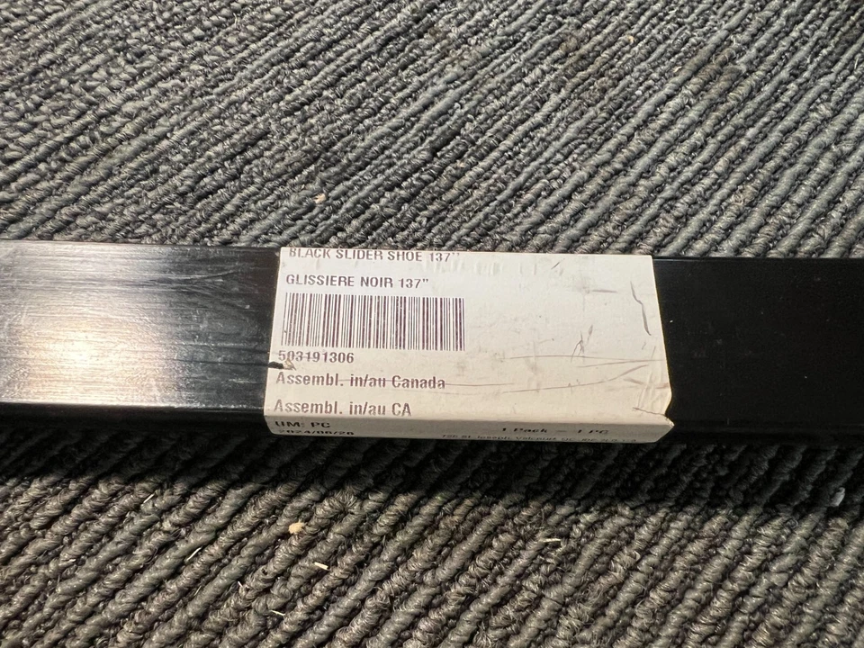 Zapato Deslizante BRP Negro 137" 503191306 Para Ski Doo Renegade GSX MXZ 600 800R 1200X Foto 4 de 4