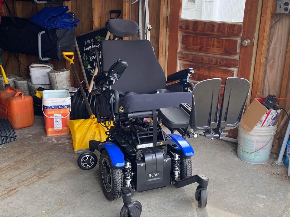 2021 Rovi X3 Power Wheelchair with tilt & recline & Elevating Legrest