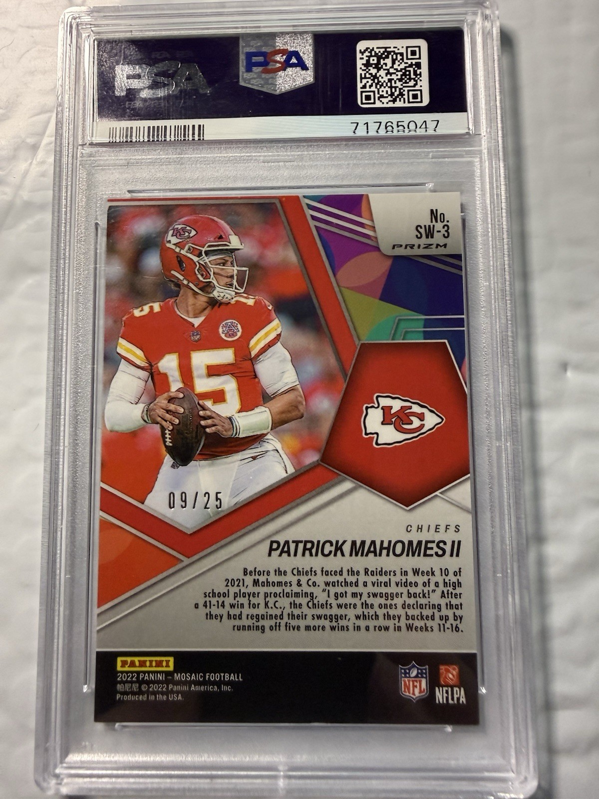 2022 Panini Mosaic Swagger White Mosaic Prizm /25 Patrick Mahomes II #SW3 PSA 9 view 3