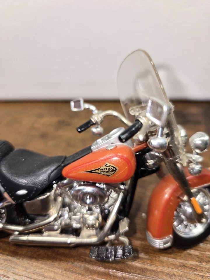 Harley-Davidson de colección Hot Wheels motocicleta Heritage Softail Springer Foto 3 de 4