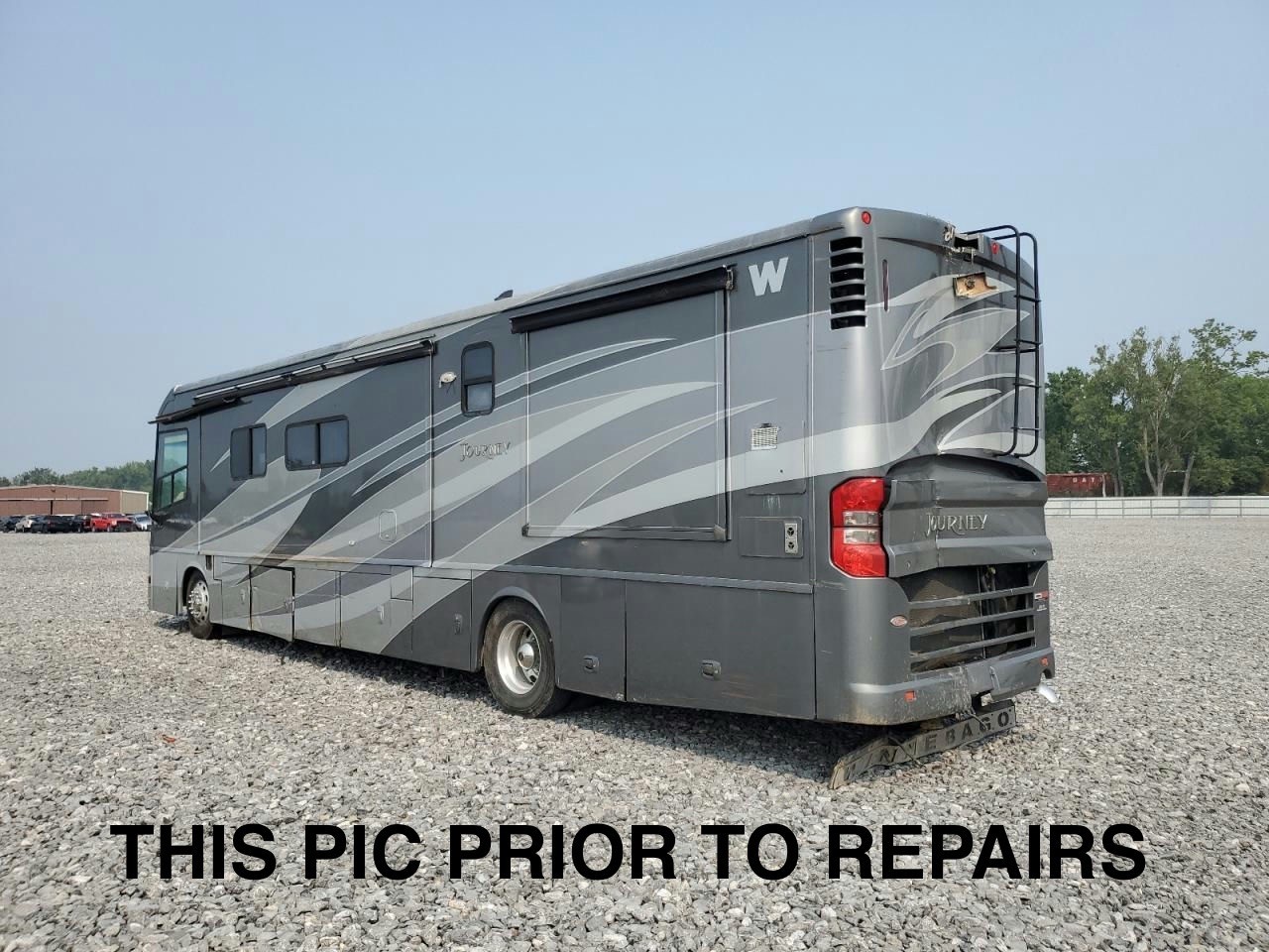 2013 Winnebago Journey 40U