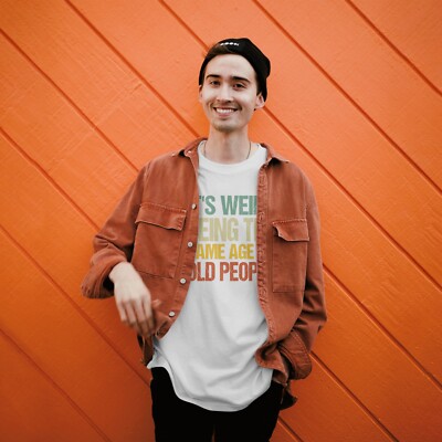 It's Weird Being The Same Age as Old People Unisex T-Shirt Lustiger Spruch T-Shirt