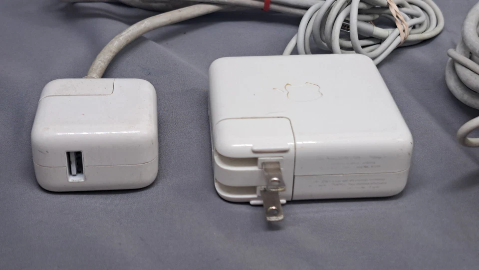 3 chargers + 1 mouse + extention USB Apple - Image 2 of 4