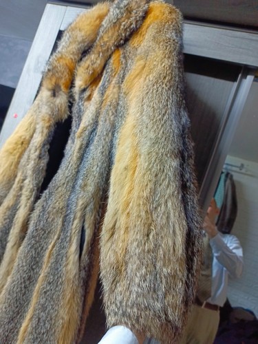 1970s vintage women's Luxury genuine Red Silver Cross Fox fur long coat M 10 40R - Picture 6 of 15