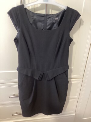 Women's Next Petite Size 6 Black capped sleeve dress Fitted  lined with pockets.