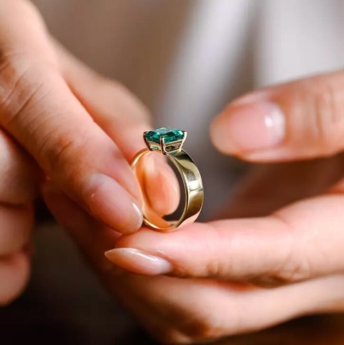 2.0 ct Lab-Grown Emerald Solitaire Ring - Modern Wide Band in 14k Yellow Gold - Picture 3 of 5