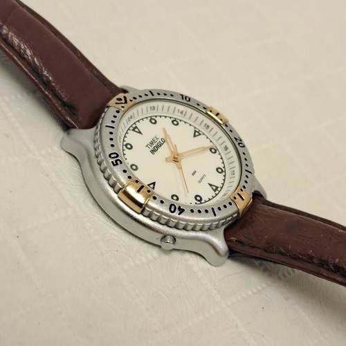 Vintage Timex Watch Women Silver Tone Round White Dial New Battery - Picture 5 of 9