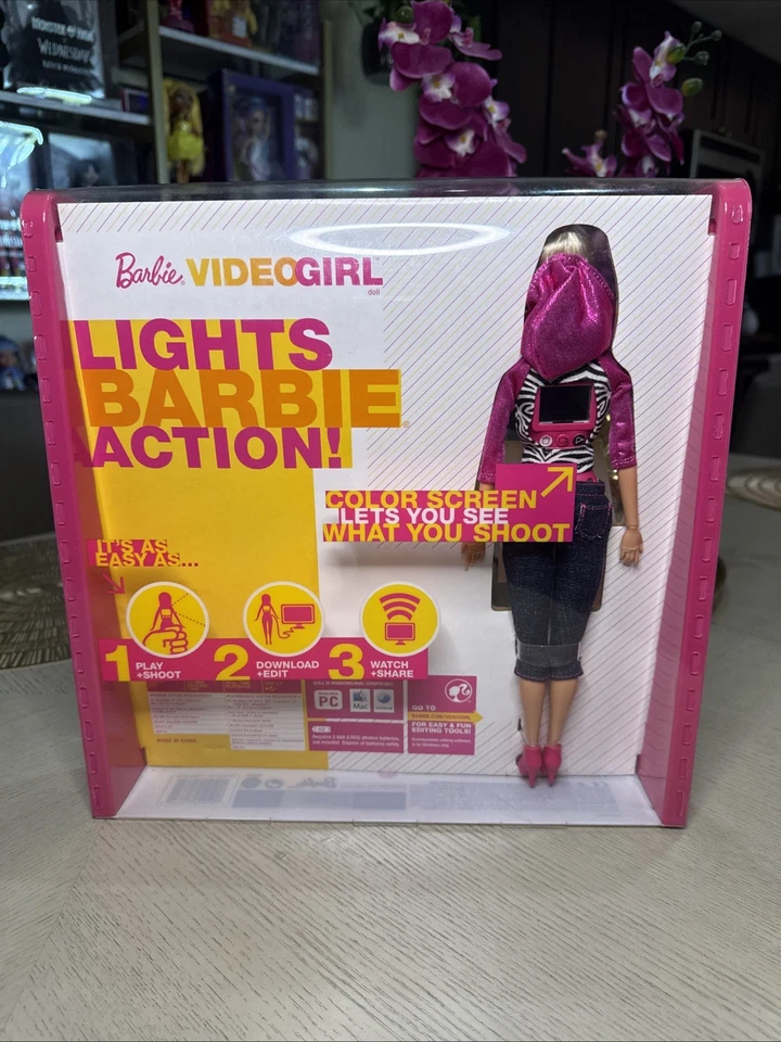 Muñeca Barbie Video Girl 2009 Mattel con cámara de video y pantalla LCD NUEVA EN CAJA coleccionable Foto 3 de 4