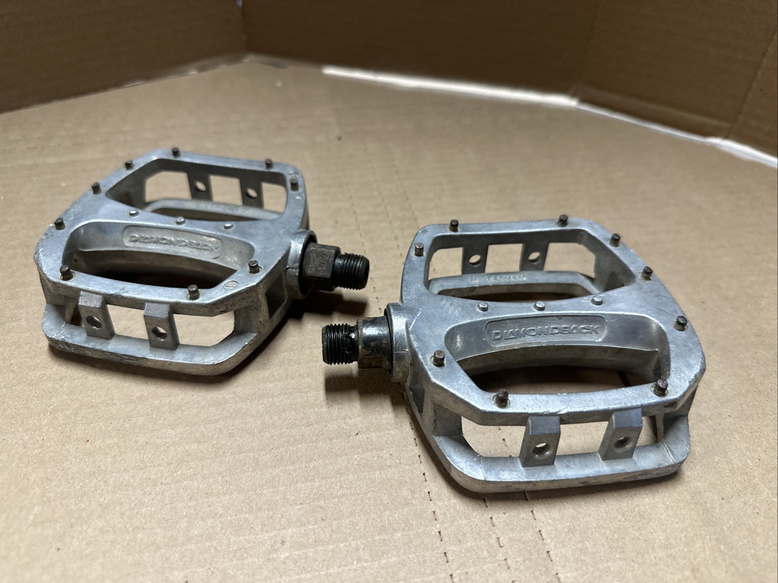 Vintage Studded BMX Diamondback Platform Pedals 9/16" Mid Old School LU-987
